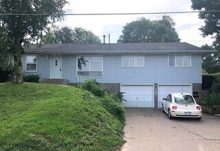 701 31st St, Unit A in Rock Island, IL - Building Photo - Building Photo