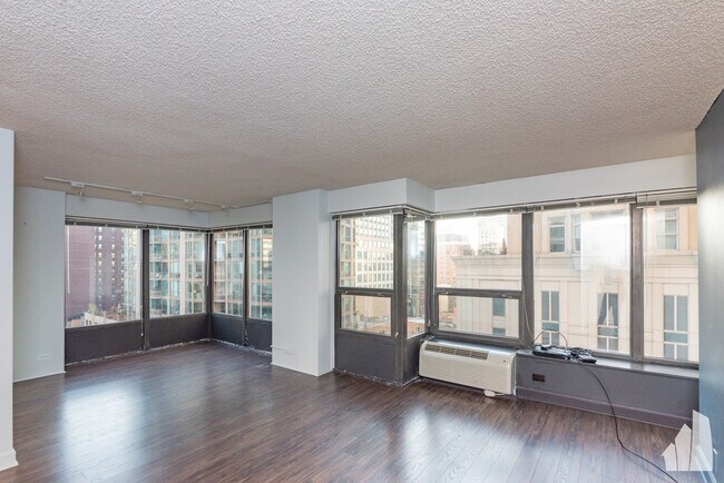 30 E Huron St in Chicago, IL - Building Photo - Building Photo