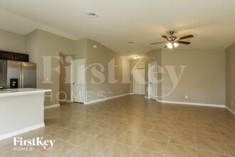 1298 SW Crost Ave in Port St. Lucie, FL - Foto de edificio - Building Photo