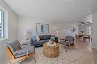 9568 W 56th Pl in Arvada, CO - Foto de edificio - Building Photo