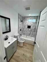 922 E Lanzit Ave in Los Angeles, CA - Foto de edificio - Building Photo