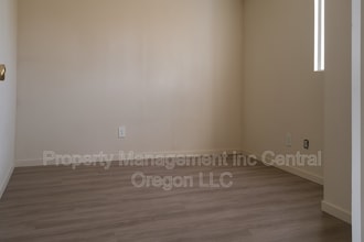 1707 US-26 in Madras, OR - Building Photo - Building Photo