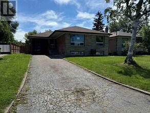 221 Acton Ave in Toronto, ON - Building Photo - Building Photo