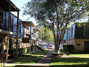 University Place Apartments in Waco, TX - Building Photo - Building Photo