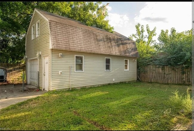 3469 Bessie St, Unit B in Norfolk, VA - Foto de edificio - Building Photo