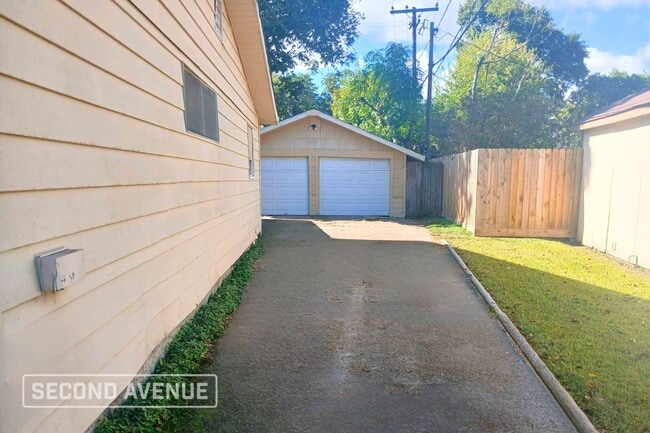 2003 Kentucky St in Baytown, TX - Foto de edificio - Building Photo