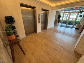 1331 Lincoln Rd in Miami Beach, FL - Building Photo - Building Photo