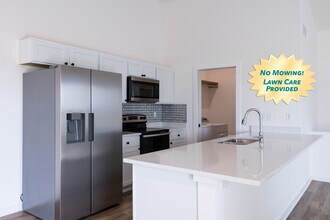 5347 Pinecrest Ct N in Bel Aire, KS - Foto de edificio - Building Photo