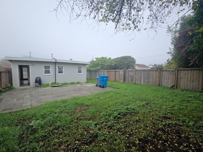 1132 Henderson St in Eureka, CA - Building Photo - Building Photo