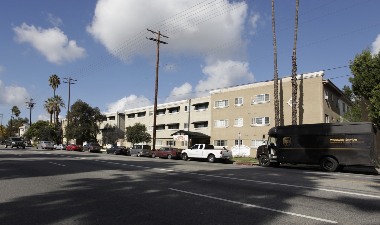 Villa East in Van Nuys, CA - Building Photo