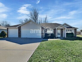 1015 Bristol Dr in Raymore, MO - Building Photo