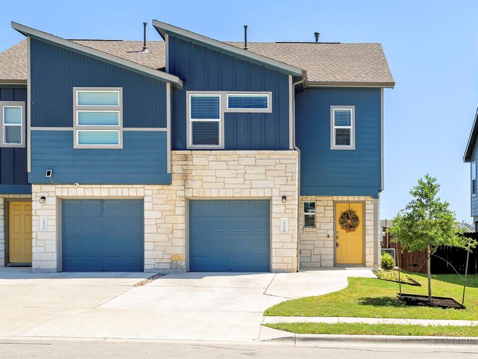 7449 Sparkling Light Dr in Austin, TX - Building Photo