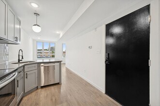 1454 N 57th St-Unit -UNIT 2 in Philadelphia, PA - Building Photo - Building Photo