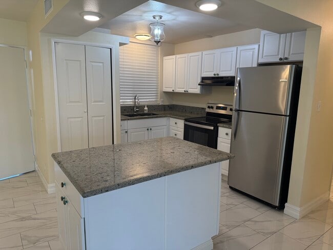 6979 Palm Ct, Unit J132