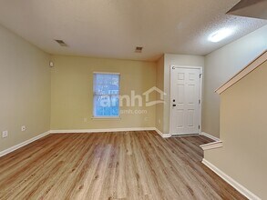 8788 Red Oak Dr in North Charleston, SC - Foto de edificio - Building Photo