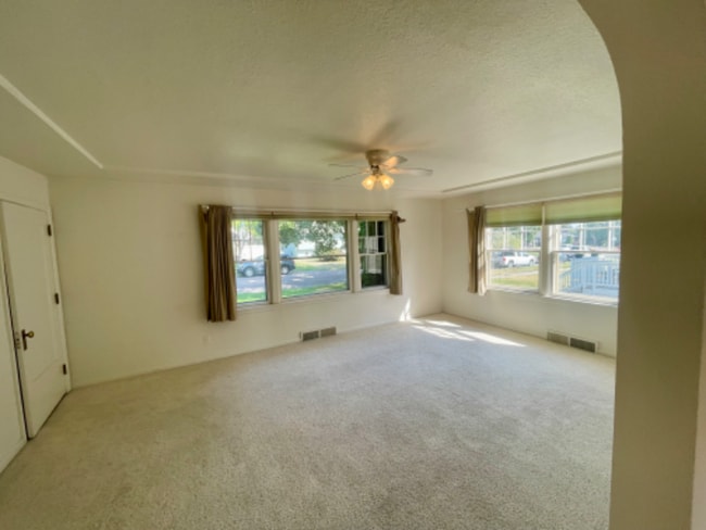 778 4th Ave W in Kalispell, MT - Foto de edificio - Building Photo