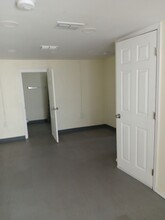 1143 S Virginia Ave, Unit MMI VA B in Mercedes, TX - Foto de edificio - Building Photo