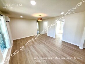 326 Victor St in San Antonio, TX - Building Photo - Building Photo