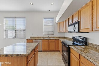 6586 W Oraibi Dr in Glendale, AZ - Building Photo - Building Photo