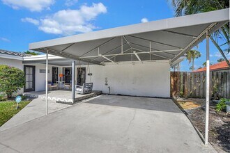 801 SW 5th St in Boca Raton, FL - Foto de edificio - Building Photo