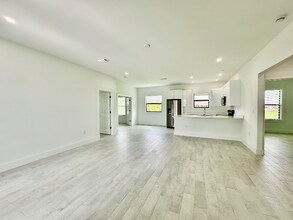 1313 Floyd Ave S in Lehigh Acres, FL - Building Photo - Building Photo