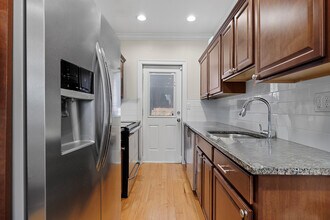 110 Chelsea St, Unit 1 in Boston, MA - Building Photo - Building Photo