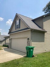 103 Ashmore Ct in Radcliff, KY - Building Photo - Building Photo