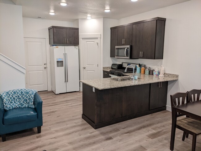 1185 W 1820 S in Logan, UT - Foto de edificio - Building Photo