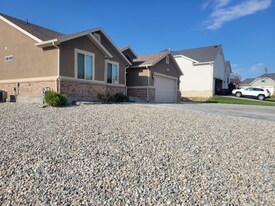 6951 Otter Creek Dr in West Jordan, UT - Building Photo