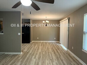 1624 NW Samantha Ct in Blue Springs, MO - Building Photo - Building Photo
