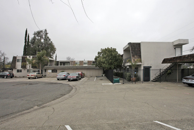 Jersey Way Apartments in Sacramento, CA - Foto de edificio - Building Photo