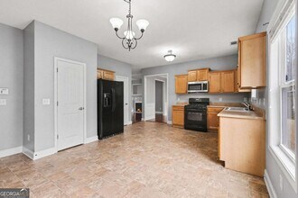 4072 Creekrun Cir in Buford, GA - Foto de edificio - Building Photo