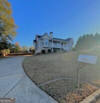 721 Meadow Spring Dr in Temple, GA - Building Photo