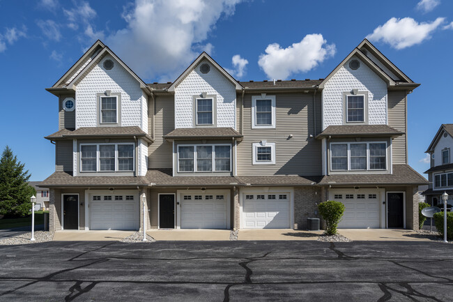 Victory Place Apartments in Perrysburg, OH - Building Photo - Building Photo