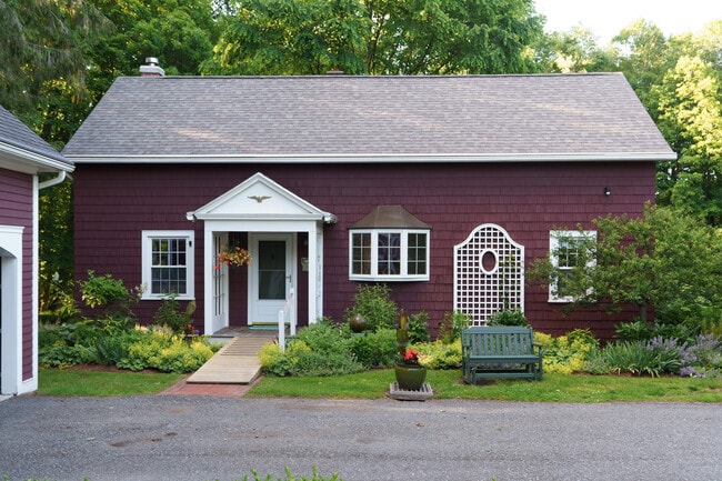 45 Taconic Ave in Lenox, MA - Building Photo - Building Photo