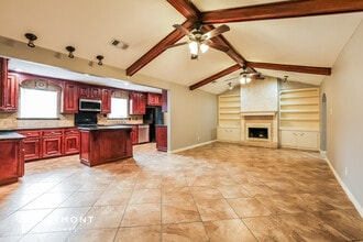 23542 Laura Ln in New Caney, TX - Foto de edificio - Building Photo