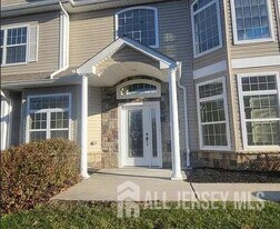 47 Abbey Rd in Tinton Falls, NJ - Building Photo