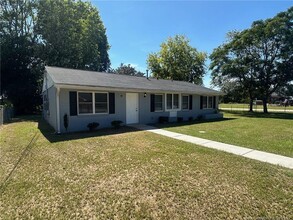 4875 Cameron Rd in Hope Mills, NC - Building Photo - Building Photo