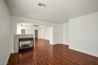 9711 W Spinnaker Creek Ave in Las Vegas, NV - Building Photo - Building Photo