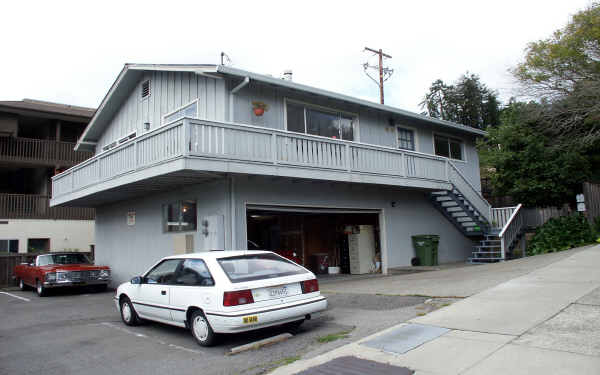 15-21B Bernard St in Mill Valley, CA - Foto de edificio - Building Photo