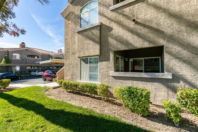 5525 W Flamingo Rd in Las Vegas, NV - Building Photo - Building Photo