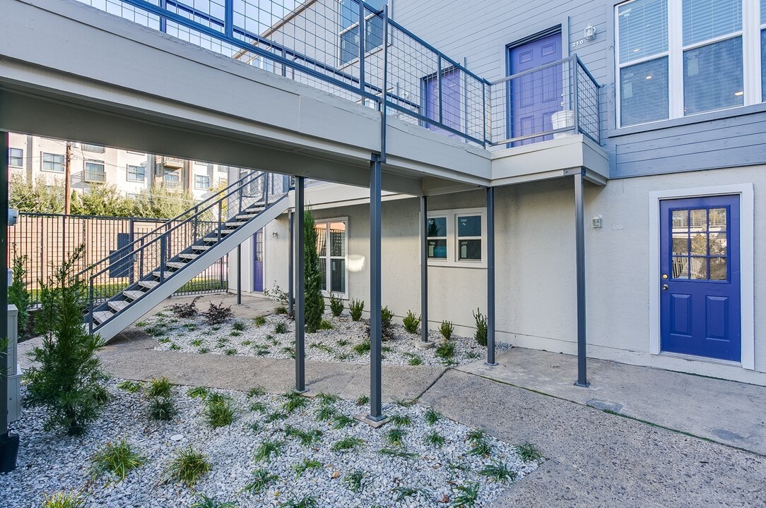 Douglas Flats in Dallas, TX - Foto de edificio