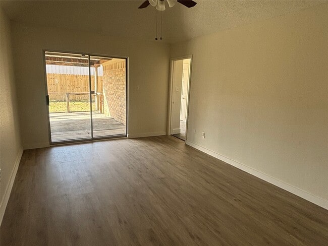 2014 Lexington Woods Dr