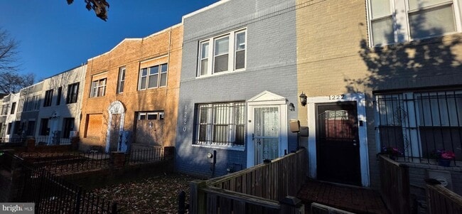 1220 16th St NE in Washington, DC - Building Photo - Building Photo