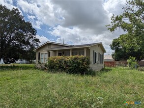 894 Pine St in New Braunfels, TX - Building Photo - Building Photo