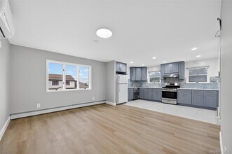 48 Rockaway Ave in Westbury, NY - Building Photo - Building Photo