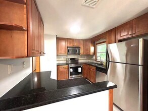 122 Running Brook Rd in Boston, MA - Building Photo - Building Photo