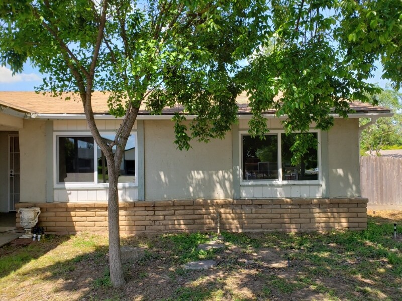 1477 Hampton Way in Clovis, CA - Building Photo