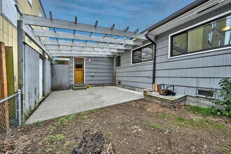 9207 12th Ave NE in Seattle, WA - Building Photo - Building Photo