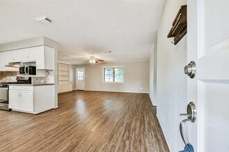 1105 Velma St in Deer Park, TX - Building Photo - Building Photo
